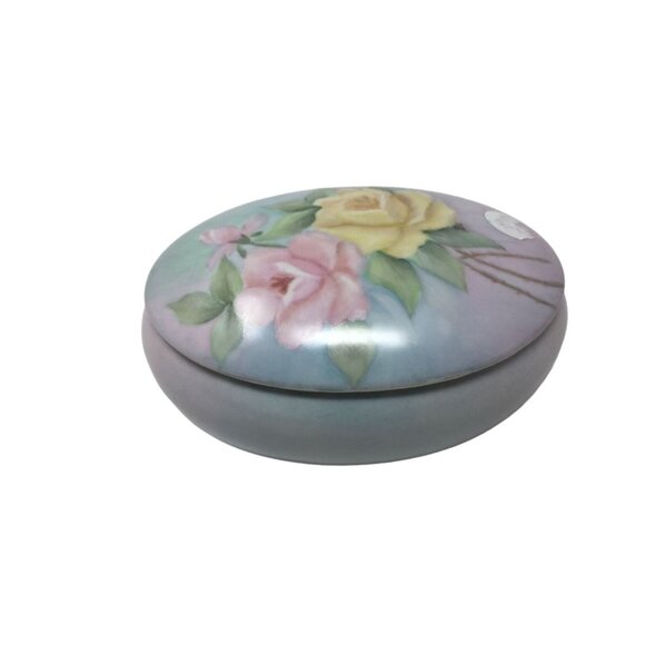 Vintage Hand Painted Porcelain Lidded Trinket Box/Jewelry Box with Flowers on it - Picture 2 of 7